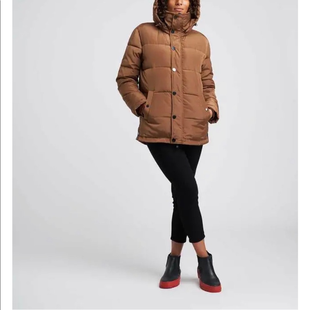 Universal standard rainier short puffer